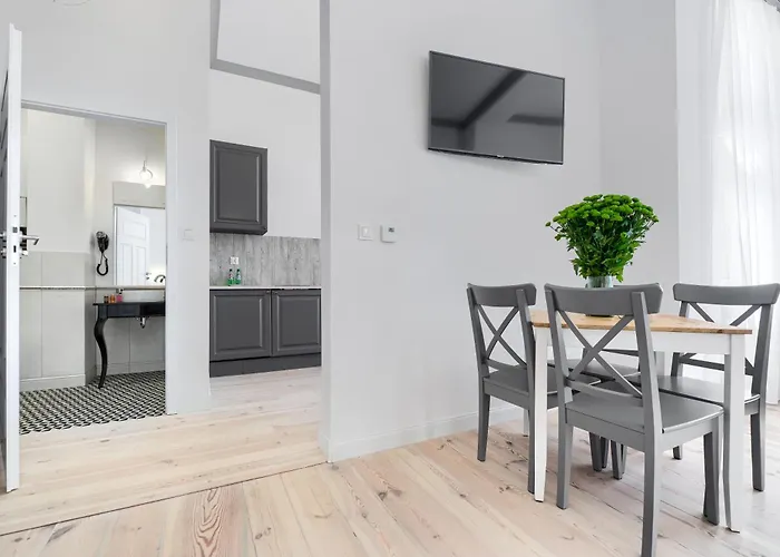 1899 By Platinum 아파트 *